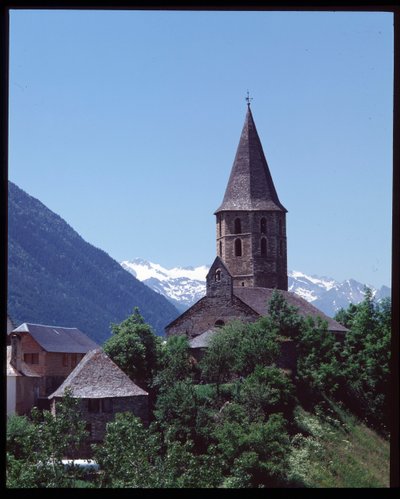 Kilátás a román stílusú templomra alkotó: Romanesque