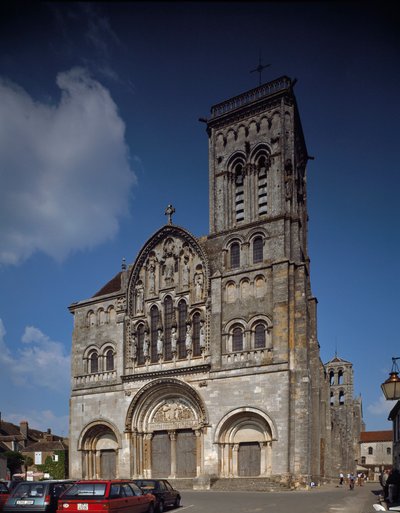 Kilátás a homlokzatra. Santa Maria Magdalene bazilika (Sainte Marie Madeleine (1096-1106), Vezelay, Yonne alkotó: Romanesque