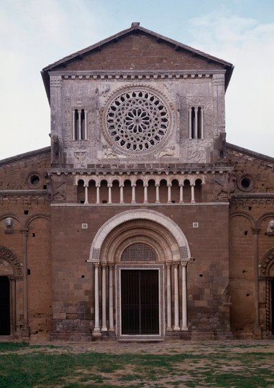 Kilátás a San Pietro templom homlokzatára (kb. 1250, restauree 1870) Toszkána, Olaszország (A Szent Péter (san Pietro) templom homlokzata, 1250 körül épült és 1870-ben restaurálták, Toszkánia, Olaszország) alkotó: Romanesque