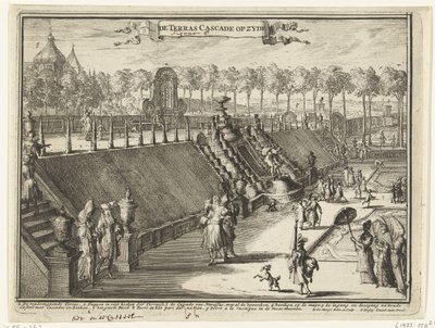 Kilátás (oldalról) egy teraszos vízesésre a Paleis Het Loo parkjában A Terrace Cascade oldalán (cím az objektumon) Kilátás a Paleis Het Loora, a kapcsolódó épületekre és a kapcsolódó parkra (sorozat címe) alkotó: Romeyn de Hooghe