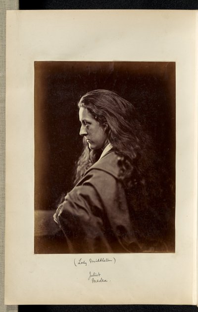Lady Middleton mint "Júlia Médeia" alkotó: Ronald Ruthven Leslie Melville