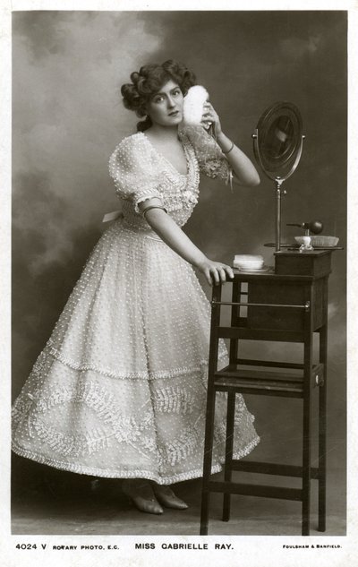 Gabrielle Ray angol színésznő, táncos és énekes, 1906. alkotó: Rotary Photo