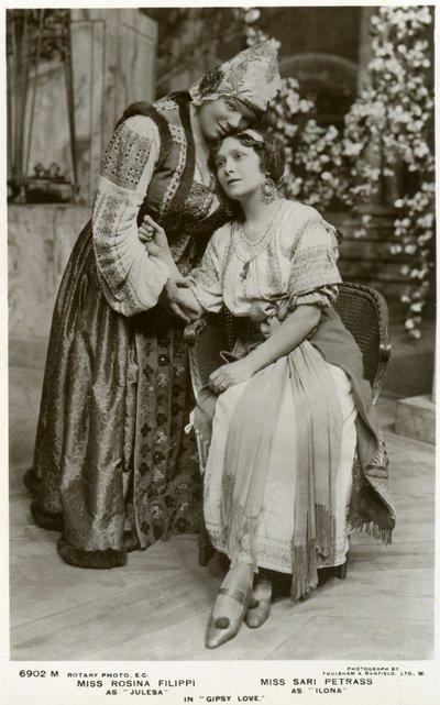 Rosina Filippi és Sari Petrass, színésznők, 1912. alkotó: Rotary Photo