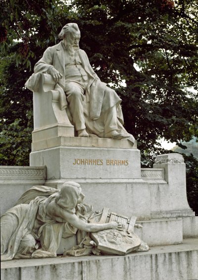 Emlékmű a német zeneszerző, Johannes Brahms (1833-1897) előtt, Rudolf von Weyr (1847-1914) rendezésében. Ressel Park, Bécs, Ausztria alkotó: Rudolf von Weyr