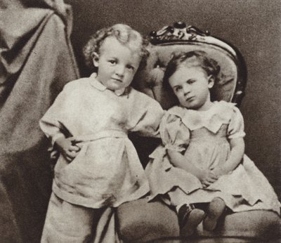 Lenin négy évesen és nővére, Olga, Szimbirszk, 1874 alkotó: Russian Photographer