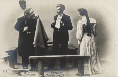 Vsevolod Meyerhold orosz színész (középen) Treplev szerepében a Moszkvai Művészeti Színház Anton Csehov A sirály című előadásában, 1898 alkotó: Russian Photographer