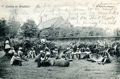 Coolies a reggelinél, 1908 körül (f/w fotó) alkotó: S. Mahadeo