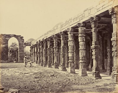 Delhi; Hindu oszlopcsarnok a Qutb Minarnál, északi oldal alkotó: Samuel Bourne