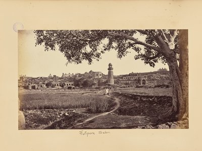 Fatehpur Sikri; a romok általános látképe (nyugati oldal), a domb lábától alkotó: Samuel Bourne