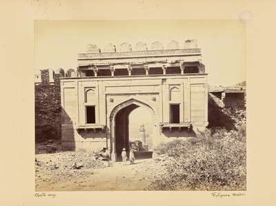 Futtypore Sikri; Az Elefánt-torony, az Elefántkapun keresztül nézve alkotó: Samuel Bourne