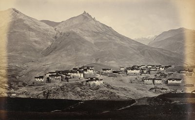 Kibber falu, Spiti, Chikkim a távolban alkotó: Samuel Bourne