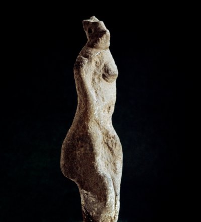 Nuragikus kultúra (nuraghi) Szardíniai: Venus steatopigic (hát alsó formája) (Venus de Macomer) mészkő szobra, amely a Nuoro melletti Macomerből származik. A prenuragikus időszakból (Kr. e. 25-18. század) az eneolitikumból származik. Cagliari, Nemzeti Régé alkotó: Sardinia Nuragic Civilization
