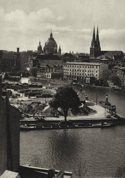 Berlin: Blick über die Spree zum Mühlendamm; Kilátás a Spree-re és a Muhlendammra (f/w fotó) alkotó: Sasha Stone