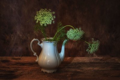 Rusztikus virágmintás kancsó alkotó: Saskia Dingemans