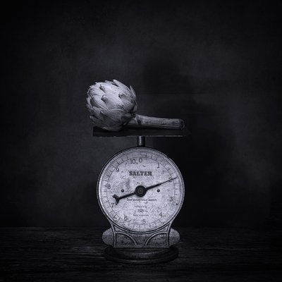 Régi stílusú articsóka-csendélet alkotó: Saskia Dingemans
