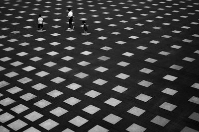 Emberek a Geometric Groundon alkotó: Satoshi Hata