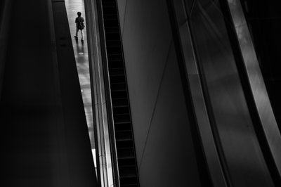 A magányos mozgólépcső útja alkotó: Satoshi Hata