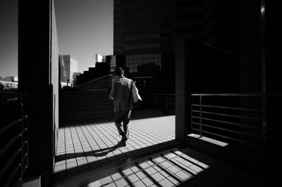 Városi árnyékséta alkotó: Satoshi Hata