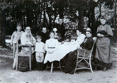 Lev Tolsztoj orosz író családja, a 19. század végén vagy a 20. század elején. alkotó: Scherer Nabholz and Co