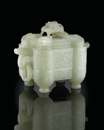 Archaisztikus edény és borító, Tulu, Qianlong-korszak (1736-95) (halvány celadon jade) (lásd még: 619015) alkotó: School Chinese