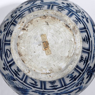Egy kivételesen ritka és fontos kék-fehér tégely, a Guan Yuan-dinasztia részlete, a 14. század közepe (kerámia) (lásd még: 469089-469093) alkotó: School Chinese