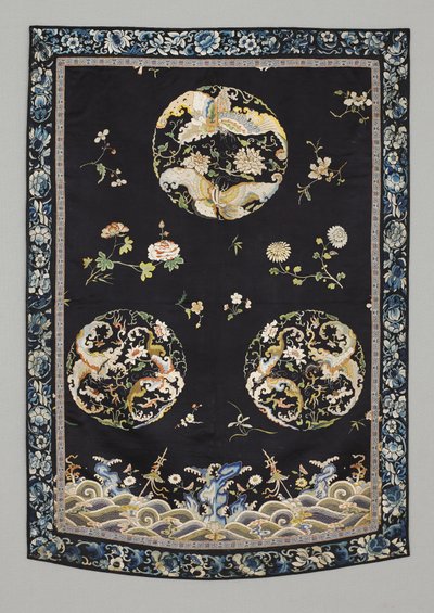 Függő, 1750-1800 körül (Selyem hímzéssel (szatén öltés), természetes és szintetikus színezékek) alkotó: School Chinese