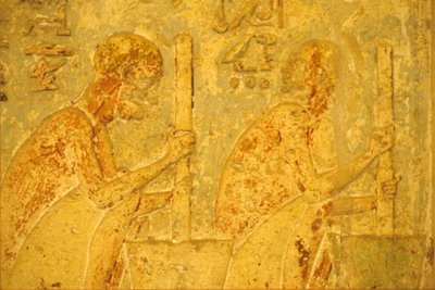 Ókori Egyiptom, falfestés, Petosiris sírja, Tuna el Gebel, Kr.e. 300, Munkások mozsárral és mozsárral dolgoznak (fotó) alkotó: School Egyptian