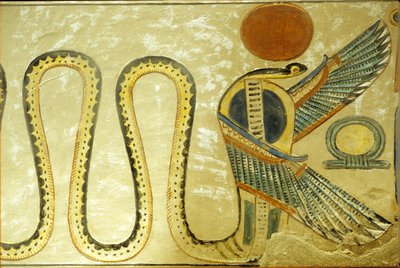 Ókori Egyiptom, falfestmény, Amon hir Khopshef sírja, Uraeus és szárnyas kígyók őrzik a sírkamra bejáratát, 20. dinasztia, Királynők Völgye (fotó) alkotó: School Egyptian