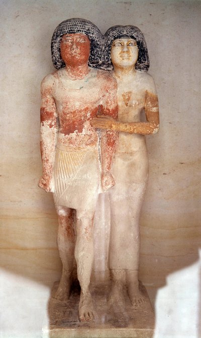 Egyiptomi antikvitás: Raherka, az írástudók főnökének és feleségének, Meresankhnak a szobra. Festett mészkő szobor. 5. dinasztia, ősi birodalom (i.e. 2700-2200 körül). Homályos. 0,52x0,21 m. Louvre múzeum alkotó: School Egyptian