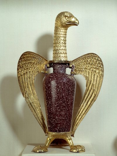 Suger (Suger abbe) „Sas” néven ismert váza: a Római Birodalom idején Egyiptomban készült váza, amelyet arany ezüst támasztékra szereltek, és a 12. században Saint-Denisben készült sast ábrázolják. A Saint-Denis-i apátság trezorának része. V 0,43x0,27 m P alkotó: School Egyptian