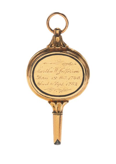 Memento mori gravírozott órakulcs, Martha Wayles Jefferson hajfürtjével, francia vagy angol, 18. század vége – 19. század eleje (arany) (lásd még: 711002) alkotó: School European