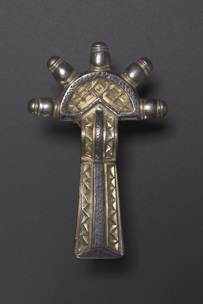 Bow Fibula, alemann, 500-550 (ezüst aranyozott és niello) alkotó: School German