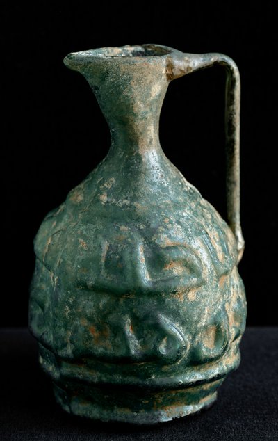 Kis üvegamfora feliratokkal. 9-10. század Irakból. Homályos. 8,9 cm Párizs, Musee du Louvre alkotó: School Iraqi