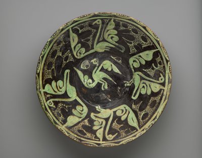 Tál, Samanid, 9.-10. század (kerámia, barna-fehér slicc, átlátszó színtelen máz) alkotó: School Persian