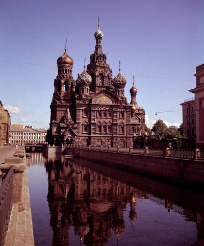 Építészet: az 1883-1907 között megvalósult Megváltó templom és az Énekvers képe. Szentpétervár. Oroszország alkotó: School Russian