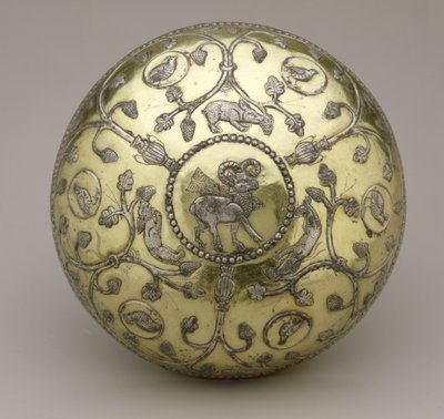 Tál, Kr.u. 6-7. század (aranyozott és faragott ezüst) alkotó: School Sasanian