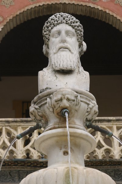 Janus-kút (márvány) alkotó: School Spanish