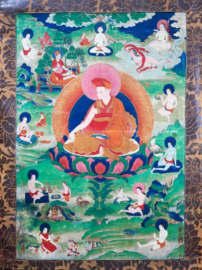 A láma Rje-grags Rtod Iha-pa-pa-dang Graps fényudvarral és számos mahasiddha (jógi) által körülvéve, Indiában és Tibetben élt (7-11. század), gouache vásznon alkotó: School Tibetan