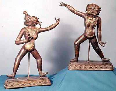 Két dakinis figura (bronz) alkotó: School Tibetan