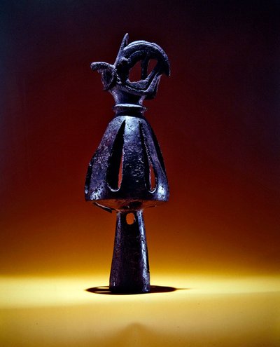 Végződés, áttört kúp, kosszarvú grifffejjel díszítve, Kr. e. 7. század vége- 6. század eleje (bronz) alkotó: Scythian Scythian