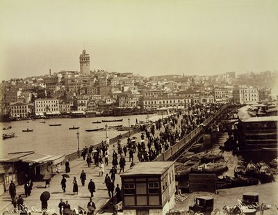 Galata-híd az Aranyszarv felett, Isztambul, 1890 körül (f/w fotó) alkotó: Sebah and Joaillier