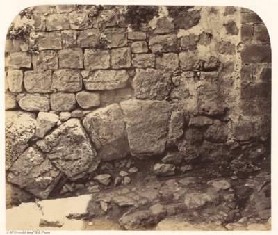 Egy régi boltív egy része a bazárok délnyugati végénél alkotó: Sgt. James M. McDonald