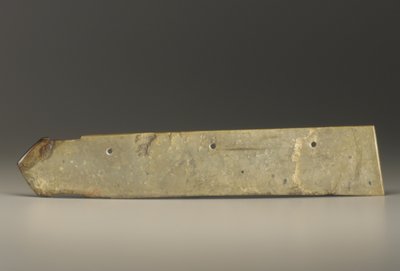 kuei (jáde) típusú, nagy, bárd alakú tárgy alkotó: Shang Dynasty Chinese School