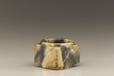 Rövid cső (cong) (jáde (nefrit)) alkotó: Shang Dynasty Chinese School