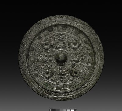 Tükör Xiwangmuval, 317-400 körül (bronz) alkotó: Six Dynasties Chinese School