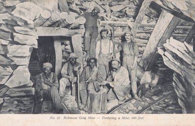 Bányászok, akik fa kellékeket szerelnek fel 600 láb mélyre a föld alatt, Robinson Gold Mine, Dél-Afrika (f/w fotó) alkotó: South African Photographer