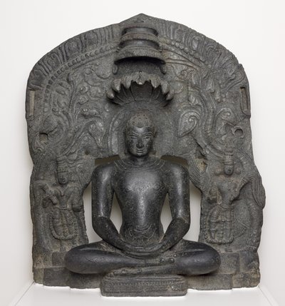 Jain Tirthankar Parshvanath kígyócsuklyával, meditációban ülve (Dhyamudra), az indiai Karnatakából (klorit) alkotó: South Indian School