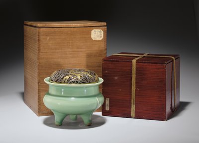Nagyméretű Longquan celadon állványos füstölő, japán parcellaaranyozott fém borítással (kerámia) (lásd még: 349486) alkotó: Southern Song Dynasty Chinese School