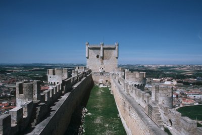 Kilátás a várfalakra és a várra alkotó: Spanish School