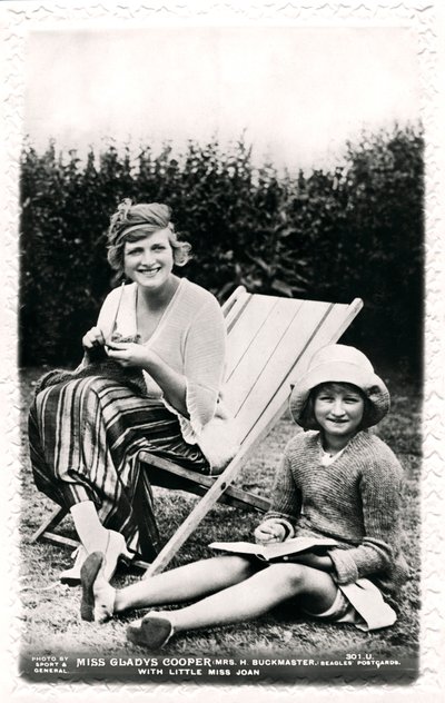 Gladys Cooper 1888-1971, angol színésznő, lányával, Joannal, 20. század elején. alkotó: Sport and General